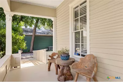 448 S Seguin Avenue, New Braunfels, TX 78130 - Photo 3