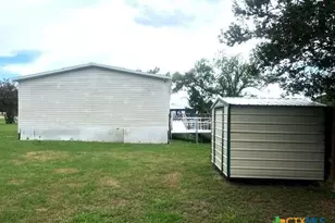 302 Antioch St, Yoakum, TX 77995 - Photo 27
