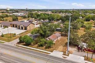 1602 Water (Us Hwy 183 Bypass) St, Gonzales, TX 78629 - Photo 3