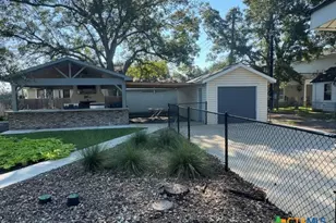 213 W Broadway St, Cuero, TX 77954 - Photo 15