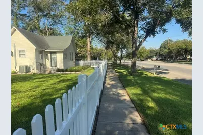 213 W Broadway Street, Cuero, TX 77954 - Photo 3