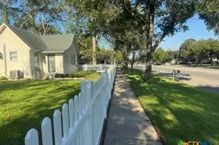 213 W Broadway St, Cuero, TX 77954 - Photo 3