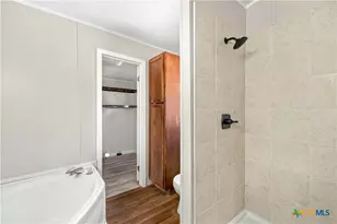 811 E Mesquite Ln, Victoria, TX 77901 - Photo 21