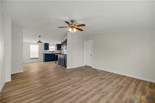 811 E Mesquite Ln, Victoria, TX 77901 - Photo 9