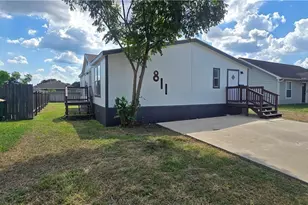 811 E Mesquite Ln, Victoria, TX 77901 - Photo 5