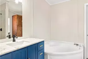811 E Mesquite Ln, Victoria, TX 77901 - Photo 19