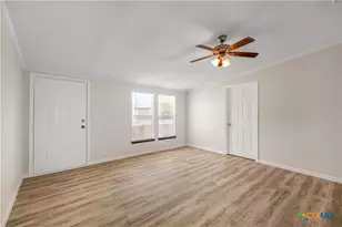 811 E Mesquite Ln, Victoria, TX 77901 - Photo 7