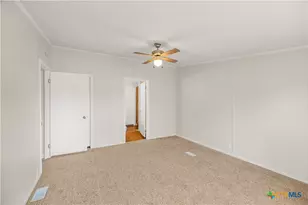 811 E Mesquite Ln, Victoria, TX 77901 - Photo 17