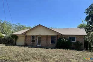 1410 Pidcoke St, Gatesville, TX 76528 - Photo 1