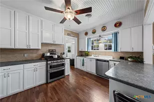 905 E 12th St, Cameron, TX 76520 - Photo 11
