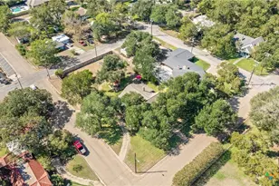 905 E 12th St, Cameron, TX 76520 - Photo 43