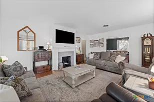 905 E 12th St, Cameron, TX 76520 - Photo 5
