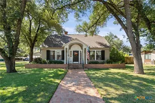905 E 12th St, Cameron, TX 76520 - Photo 1