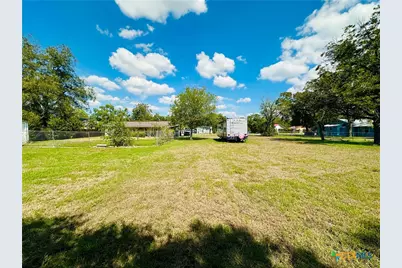 735 San Antonio Avenue, Seguin, TX 78155 - Photo 23