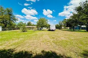 735 San Antonio Ave, Seguin, TX 78155 - Photo 23