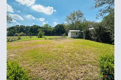 735 San Antonio Avenue, Seguin, TX 78155 - Photo 21