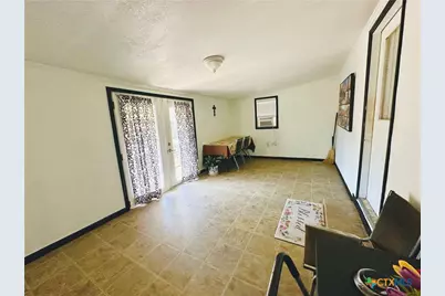 735 San Antonio Avenue, Seguin, TX 78155 - Photo 17