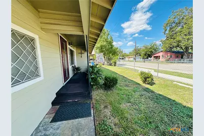 735 San Antonio Avenue, Seguin, TX 78155 - Photo 3