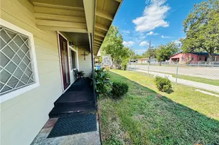 735 San Antonio Ave, Seguin, TX 78155 - Photo 3