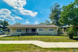 735 San Antonio Ave, Seguin, TX 78155 - Photo 1