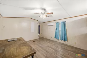 204 Hope St, Yoakum, TX 77995 - Photo 7