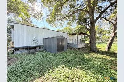 204 Hope Street, Yoakum, TX 77995 - Photo 15