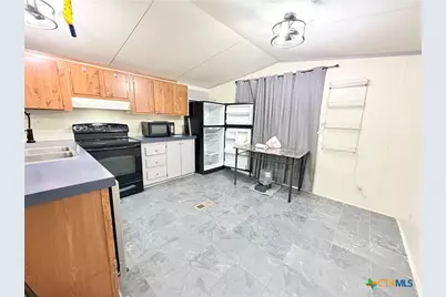 204 Hope Street, Yoakum, TX 77995 - Photo 3