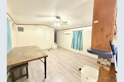 204 Hope Street, Yoakum, TX 77995 - Photo 7