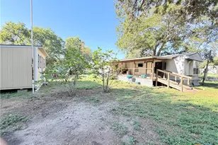 204 Hope St, Yoakum, TX 77995 - Photo 23