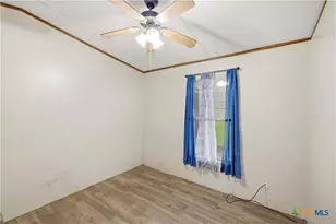 204 Hope St, Yoakum, TX 77995 - Photo 11