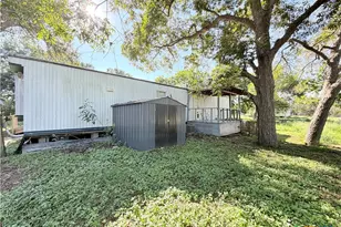 204 Hope St, Yoakum, TX 77995 - Photo 15