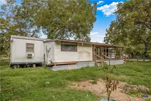 204 Hope St, Yoakum, TX 77995 - Photo 15