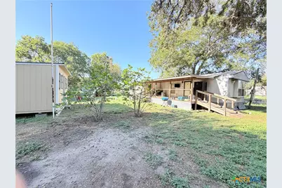204 Hope Street, Yoakum, TX 77995 - Photo 23