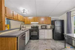 204 Hope St, Yoakum, TX 77995 - Photo 5
