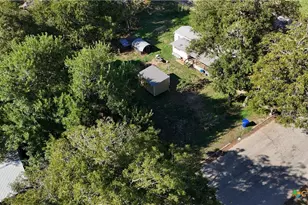 204 Hope St, Yoakum, TX 77995 - Photo 29