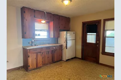 901 N Cameron Street, Victoria, TX 77901 - Photo 5