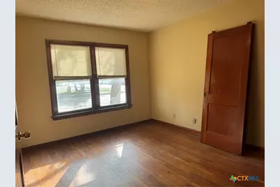 901 N Cameron Street, Victoria, TX 77901 - Photo 9