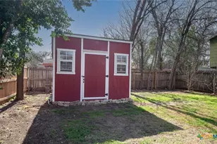 1345 Lee St, New Braunfels, TX 78130 - Photo 9