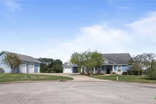 714 Honeysuckle Dr, Edna, TX 77957 - Photo 47