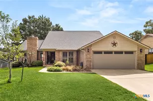 510 Oak Tree Ln, New Braunfels, TX 78130 - Photo 1