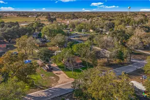 206 Alonzo St, Cuero, TX 77954 - Photo 3