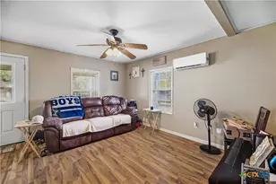 206 Alonzo St, Cuero, TX 77954 - Photo 9