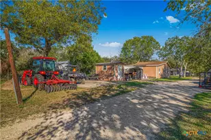 206 Alonzo St, Cuero, TX 77954 - Photo 7