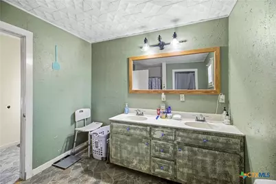 206 Alonzo Street, Cuero, TX 77954 - Photo 17