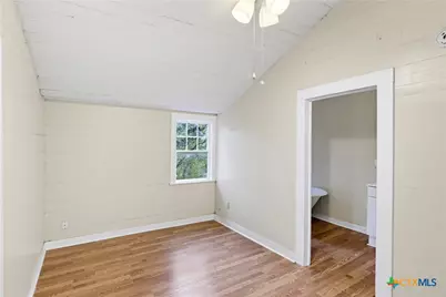 221 W Washington Street, Seguin, TX 78155 - Photo 27
