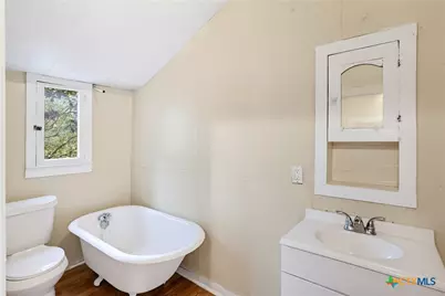 221 W Washington Street, Seguin, TX 78155 - Photo 19
