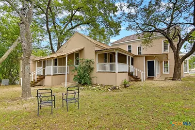 221 W Washington Street, Seguin, TX 78155 - Photo 3
