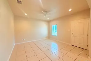 2311 Lincoln St, Seguin, TX 78155 - Photo 3