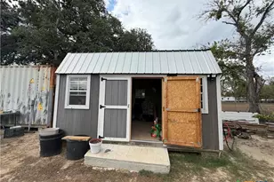 308 Nash St, Cuero, TX 77954 - Photo 17
