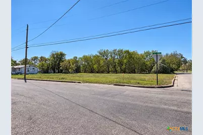 922 N Avenue H, Shiner, TX 77984 - Photo 3